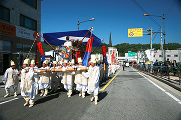 parade-3.jpg